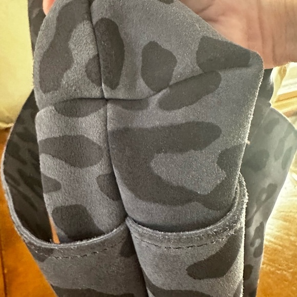 Clare V Petit Cousin Marine Pablo Cat Tote Bag in Suede - Picture 9 of 10